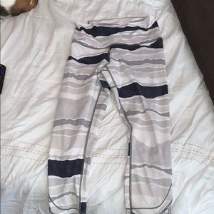 size 8 barely worn lulu leggings